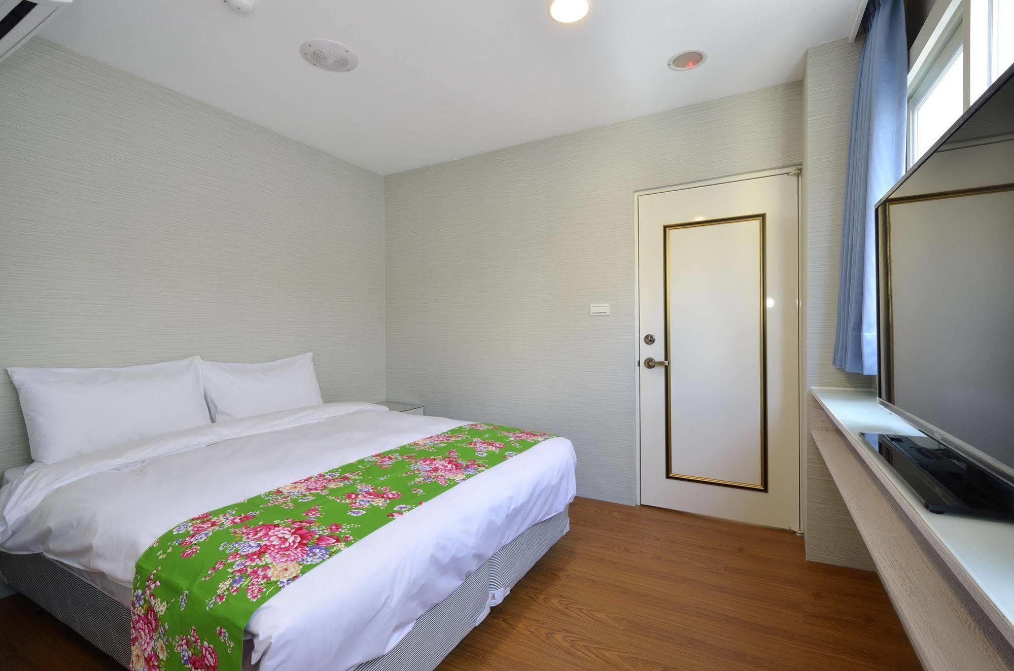 Mini Box Hotel Тайбэй Экстерьер фото