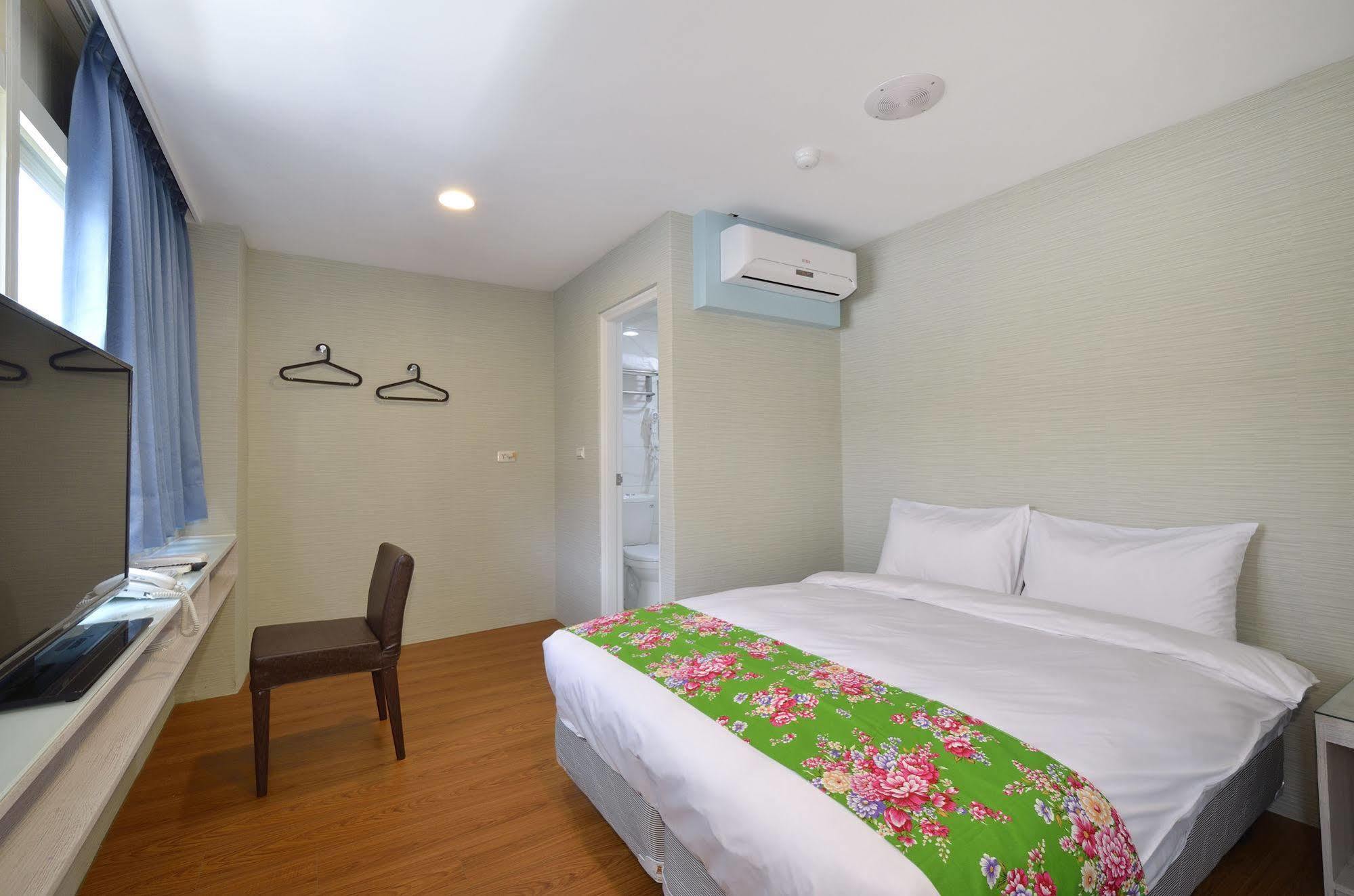Mini Box Hotel Тайбэй Экстерьер фото