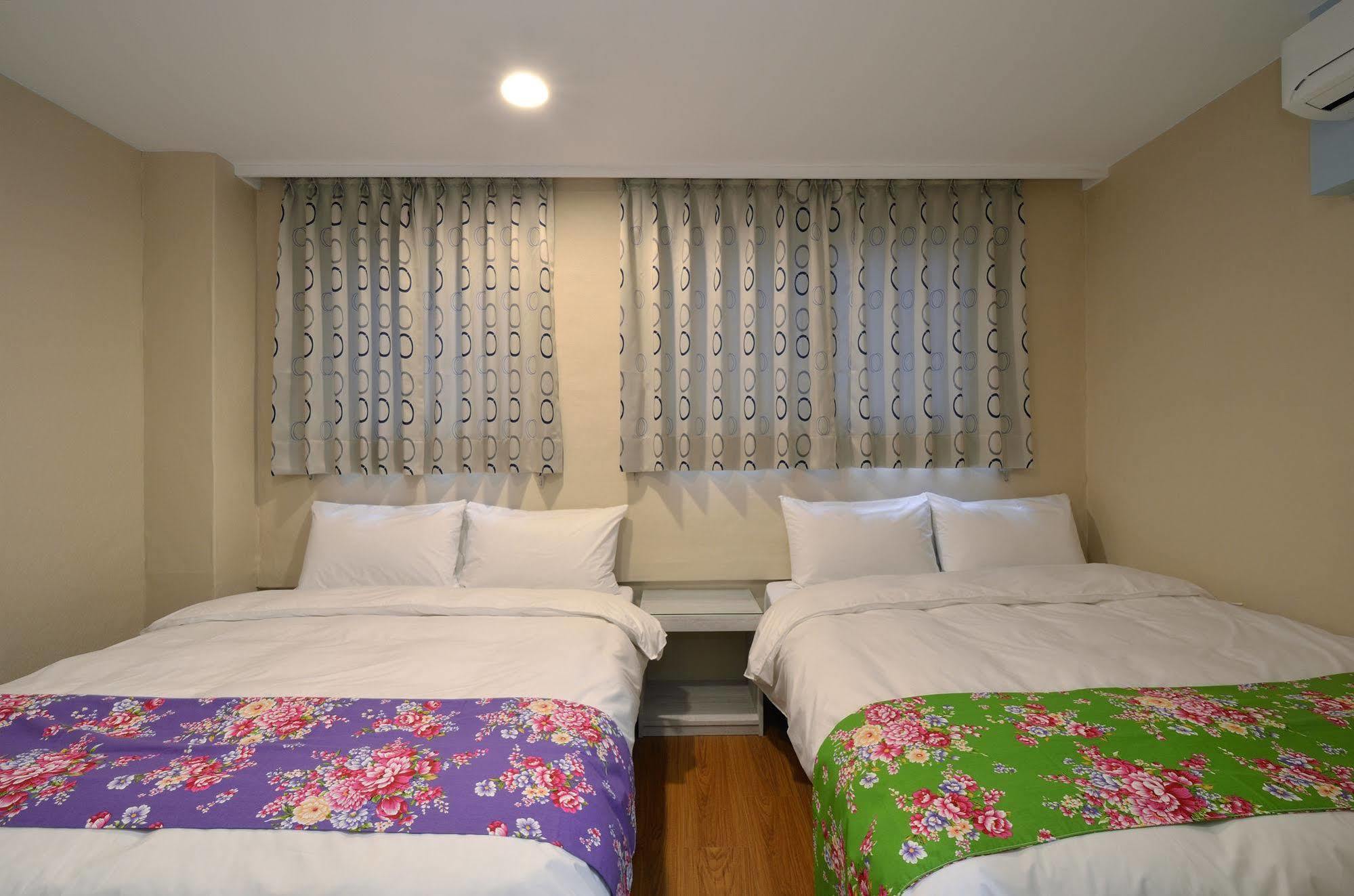 Mini Box Hotel Тайбэй Экстерьер фото